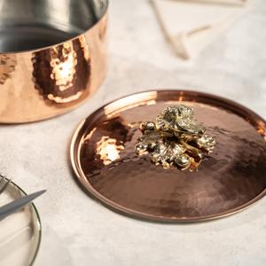 Cacerola de Lujo con Acabado en Cobre, Diseño Martillado y Asa Floral, Ideal para Eventos, Cenas en Casa y Ocasiones Especiales - Product Image 6