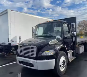 Se Vende Camión de Plataforma Plana For-Freightliners M2 106 de 24 pies, Usado, Año 2015 - Transmisión Automática de 6,9 Velocidades, Puerta Trasera Elevadora, Listo para Exportar a Todo el Mundo - Product Image 5