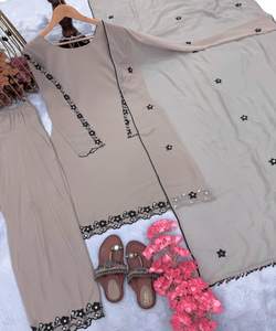 Kurti de bureau en coton le plus choisi avec le dernier top de broderie sophistiqué de designer Sharara Dupatta Set - Product Image 3