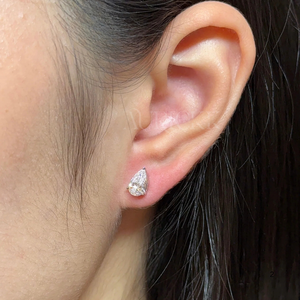 Boucles d'oreilles clous de luxe en moissanite taille poire plaquées or 14 carats argentées pour mariage, fête, fiançailles, anniversaire, cadeau, placage rhodium - Product Image 2