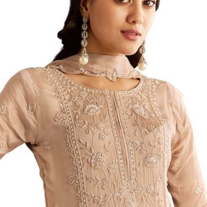 Ensemble Kurta Sharara en soie Georgette beige brodé avec des sequins et des motifs Cut Dana, pour mariage, fête, toutes saisons, personnalisé, culturel - Product Image 5