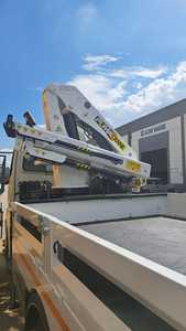 Grúa montada en camión de construcción ligera de 6 toneladas de alta calidad, nueva pluma de nudillo hidráulica, bomba de grúa plegable, componentes de núcleo de rodamiento - Product Image 5