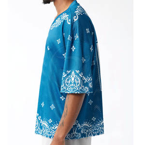 Camiseta de malla transpirable con cuello en V y corte extragrande para clima cálido Camiseta de malla Extragrande - Product Image 6