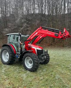 Tractor Agrícola Massey Ferguson MF 4700 M Diésel, Tractor de Ruedas para Trabajo Agrícola - Product Image 2