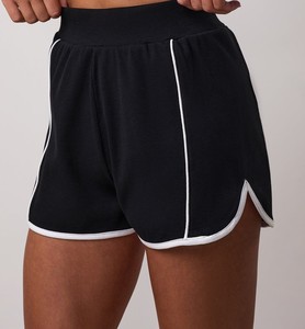 Short de sport respirant et confortable pour les femmes vente en gros de couleur unie au meilleur prix vêtements de fitness vêtements de sport pour femmes short - Product Image 5