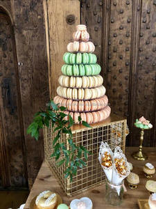Support à gâteau en maille de style industriel personnalisé avec présentoir à friandises organisé pour les anniversaires, les mariages et autres occasions spéciales Porte-gâteaux - Product Image 4