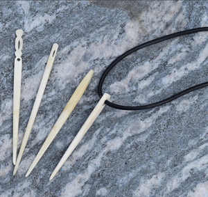 Aiguilles à tricoter en os naturel modernes de TIMELESS CRAFT Natural Creations Inc, écologiques, technique de polissage, gravure, taille personnalisée - Product Image 1
