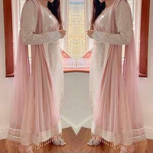 Conjunto de pantalón y Dupatta de mujer de diseñador al por mayor, ropa de boda de fiesta india, tela Georgette de imitación, secuencia de trabajo bordada - Product Image 1