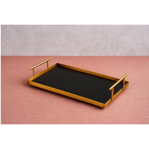 Bandeja de Servicio Decorativa de Metal Hecha a Mano en India, Ecológica y Apta para Lavavajillas, para Hogares de Inspiración Tradicional y Experiencias Gastronómicas Exclusivas - Product Image 1