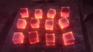 Savourez un voyage de narguilé, car le charbon de briquette en forme de cube rehausse les saveurs alléchantes de votre shisha. - Product Image 2