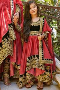 Meilleurs prix de gros pour les vêtements de mariage royal afghan élégant soie longue Flair lourd broderie travail indien vêtements pakistanais - Product Image 3