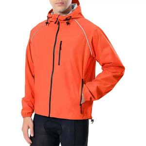 Veste de pluie imperméable personnalisée OEM pour hommes et femmes coque extérieure coupe-vent légère avec capuche réglable et poches unisexe - Product Image 5