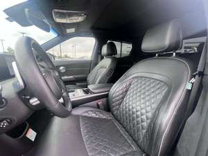 SUV 4x4 de Alto Rendimiento G V 60 2023 USADO, con Potentes Motores Dobles y Suspensión Avanzada - Product Image 2