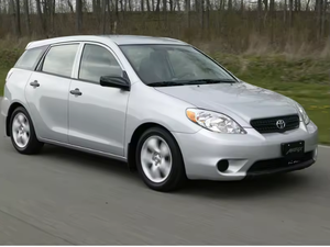 Hatchback Automático de Bajo Consumo con Motor Turbo, Tracción Delantera, Asientos de Cuero, Neumáticos R18, Interior Oscuro, Volante a la Izquierda, Techo Solar, LEDFWD Le - Product Image 3