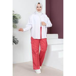 Pantalon cargo décontracté pour femme à taille élastique, coupe large, longueur genou, avec design froissé léger et respirant - Product Image 4