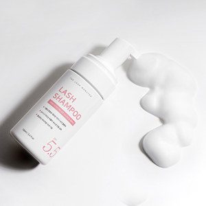 แชมพูทำความสะอาดขนตา LAMON Vegan Lash Shampoo แบบโฟมนุ่ม 5.5 ทำความสะอาดขนตาอย่างอ่อนโยน ระดับการระคายเคือง 0.00 ได้รับการรับรองวีแกน ปลอดภัยสำหรับต่อขนตา - Product Image 3