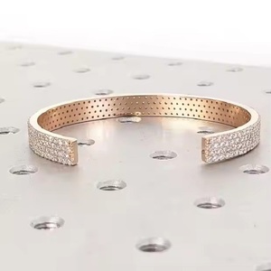 Bracelet de manchette en or rose massif pour femme Bracelet en diamant naturel minimaliste Bracelets à breloques plaqués or Cadeaux de mariée - Product Image 2