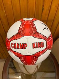 Balón de Fútbol Champ King de Alta Calidad, Ligero, Híbrido, con Costuras Impermeables y Material Laminado para Uso en Interiores/Exteriores - Product Image 3
