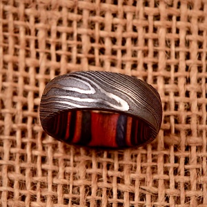Anillo personalizable con incrustaciones de madera y acero de Damasco hecho a mano, banda de boda DIY, regalo perfecto para él, fabricante de cuchillos de joyería OEM - Product Image 2