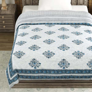 Couette en coton faite à la main taille unique bleu gris Buta Kantha motif main bloc impression pour les hivers légers (150x225 cm) - Product Image 1