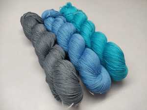 OEM <b>100</b>% Mulberry Raw <b>Silk</b> <b>Yarn</b> Anti-Style Shiny Hand Knitting Embroidery Gun Pattern Designs Maharaja White Dyed Weaving" - Product Image 5