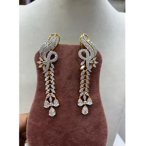 Boucles d'oreilles à la mode pour femmes et filles Boucles d'oreilles à la mode en grappe de perles Boucles d'oreilles de luxe Fêtes de fiançailles et d'anniversaire - Product Image 1