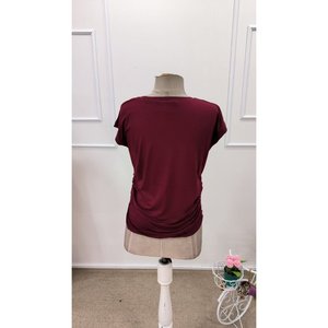 Blusa Casual de Manga Corta con Cuello Redondo y Detalles Fruncidos Laterales para Mujer, Corte Regular, Diseño Liso para Uso Diario - Product Image 5