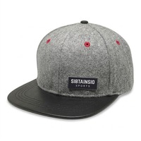 Casquette Snapback Grise Texturée Personnalisée avec Visière Noire Plate, Séchage Rapide, Imperméable, Logo Brodé, pour le Golf et les Sports d'Été