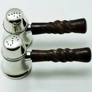 Juego de sal y pimienta para mesa con mango de hueso de color antiguo y latón con níquel pulido - Product Image 1