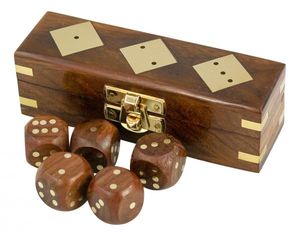 Ensemble de dés en bois vintage de luxe, incrustation en laiton décorative, jeu de dés en bois fait à la main, 5 dés en bois pour soirée casino et poker - Product Image 1