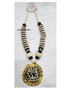 Collier de déclaration en bois à motifs géométriques Chunky Custom Beaded Necklaces Factory Price for Women Gift Party - Product Image 6