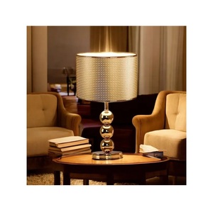 Lámpara de noche de estilo moderno y tradicional, pantalla pintada a mano artesanal para iluminación difusa suave, precio razonable, accesible - Product Image 1