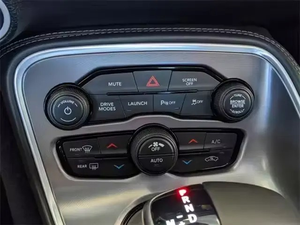 2024 S.c.at P.ac.k Widebody (Asientos Delanteros de Cuero Calefactables, Cámara Trasera y Doble Franja de Carbono, Listo para Conducir) - Product Image 2