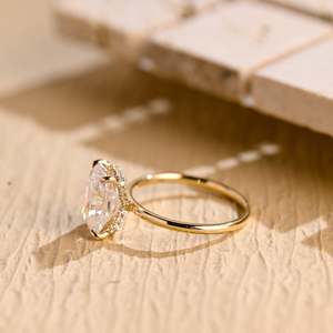 แหวนแต่งงานเพชรมอยส์ซอไนต์แท้สีทองสดใสดีไซน์คลาสสิกแบบยูนิเซ็กซ์รัศมีที่ซ่อนอยู่ได้รับการรับรองสำหรับคริสต์มาส - Product Image 3