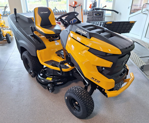 รถตัดหญ้าแบบนั่งขับ Cub Cadet XT2 QR106 พร้อมตะกร้าเก็บหญ้า ระยะการขับขี่ 24 กม. เหมาะสำหรับสวนขนาดใหญ่ ทนทานต่อการตัดหญ้า ใช้งานง่าย - Product Image 1