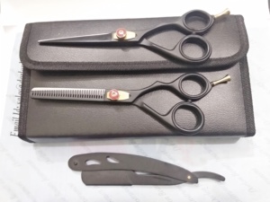 Ciseaux professionnels de coupe de cheveux de logo personnalisé d'acier inoxydable de ciseaux de plasma noir au Pakistan avec le logo personnalisé - Product Image 3