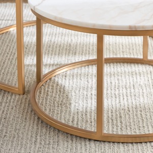 Table cylindrique ronde élégante en or conçue pour les chambres à coucher et les coins décoratifs avec un attrait intemporel - Product Image 5