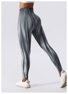 Conjunto personalizado de 2 piezas de entrenamiento para gimnasio para mujer, mallas sin costuras con tinte de corbata, Sujetador deportivo, ropa deportiva de Yoga hueca, logotipo posicionado en la cintura - Product Image 4