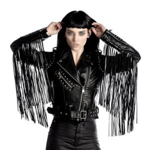 Veste en cuir PU à clous noire pour femmes, design haut de gamme, personnalisée, style motard, graffiti, avec longues franges - Product Image 1
