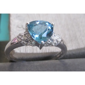 Anillo de Oro con Diamantes y Topacio Azul Suizo, Colección de Anillos Elegantes con Diamantes - Product Image 1