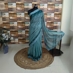 Élégant saree traditionnel indien en soie finement fabriqué à la main avec des vêtements indiens et pakistanais à motifs complexes - Product Image 1