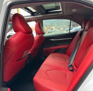 Toyota Camry XSE 2023 Usado, Sedán, Motor de Gasolina de 8L, Caja de Cambios Automática, Neumáticos R17, Asientos de Cuero, Volante a la Izquierda, Color Oscuro - Product Image 6