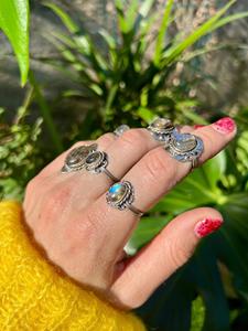 Anillo de Labradorita Hecho a Mano en Plata de Ley 925 con Gema Ovalada, Joyería de Aniversario, Regalo para Ella, Joyería de Labradorita - Product Image 2