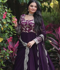 Nuevo Vestido Anarkali Reversible de Georgette con Bordado y Diseño Exclusivo, con Dupatta, Ideal para Fiestas y Eventos - Product Image 2