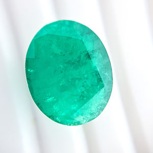 Colombian พลอยสีเขียวมรกตสำหรับตกแต่งในห้องทดลองขนาด12x14.7มม. ทรงรีตัดเป็นรูปวงรี7.20cts การดูแลที่ได้รับการรับรองจากบุคคลที่สามสำหรับนักออกแบบเครื่องประดับ - Product Image 4