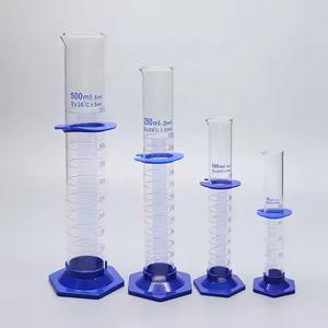 Cilindro de medición de laboratorio de 10ml hecho de vidrio de borosilicato resistente al calor y graduado para una medición precisa de volumen - Product Image 3