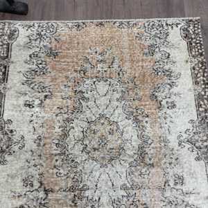 Alfombra Vintage de 3.8x4.7 pies, Alfombra Turca, Alfombra Marrón de Lana Marroquí - Product Image 4