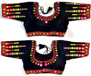 Hermosa Blusa de manga 3/4th de seda pesada con trabajo de hilo de espejo y diseño colorido de multibanda Patrón abierto de espalda tejida - Product Image 5