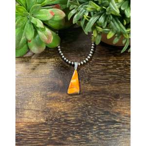Pendentif artisanal Navajo en argent sterling avec coquille Saint-Jacques et perle, orné d'un charme diamanté - Product Image 1
