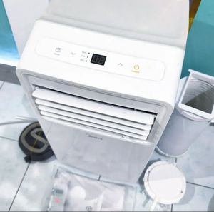Aire Acondicionado Split Inverter Gree de Alto Rendimiento, 24000 BTU, Unidad de Pared, Refrigeración Avanzada con Tecnología de Ahorro de Energía - Product Image 1